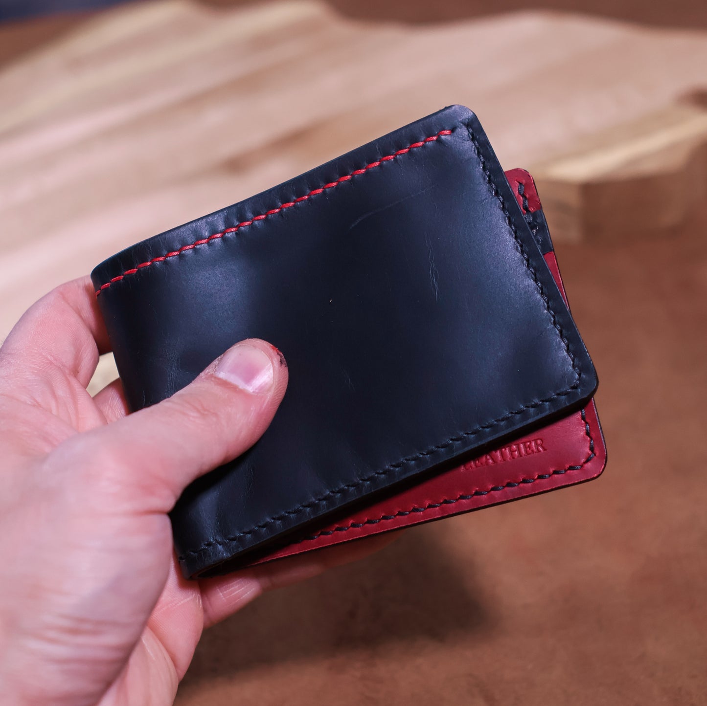 Minimalist Bi-Fold - Black/Red