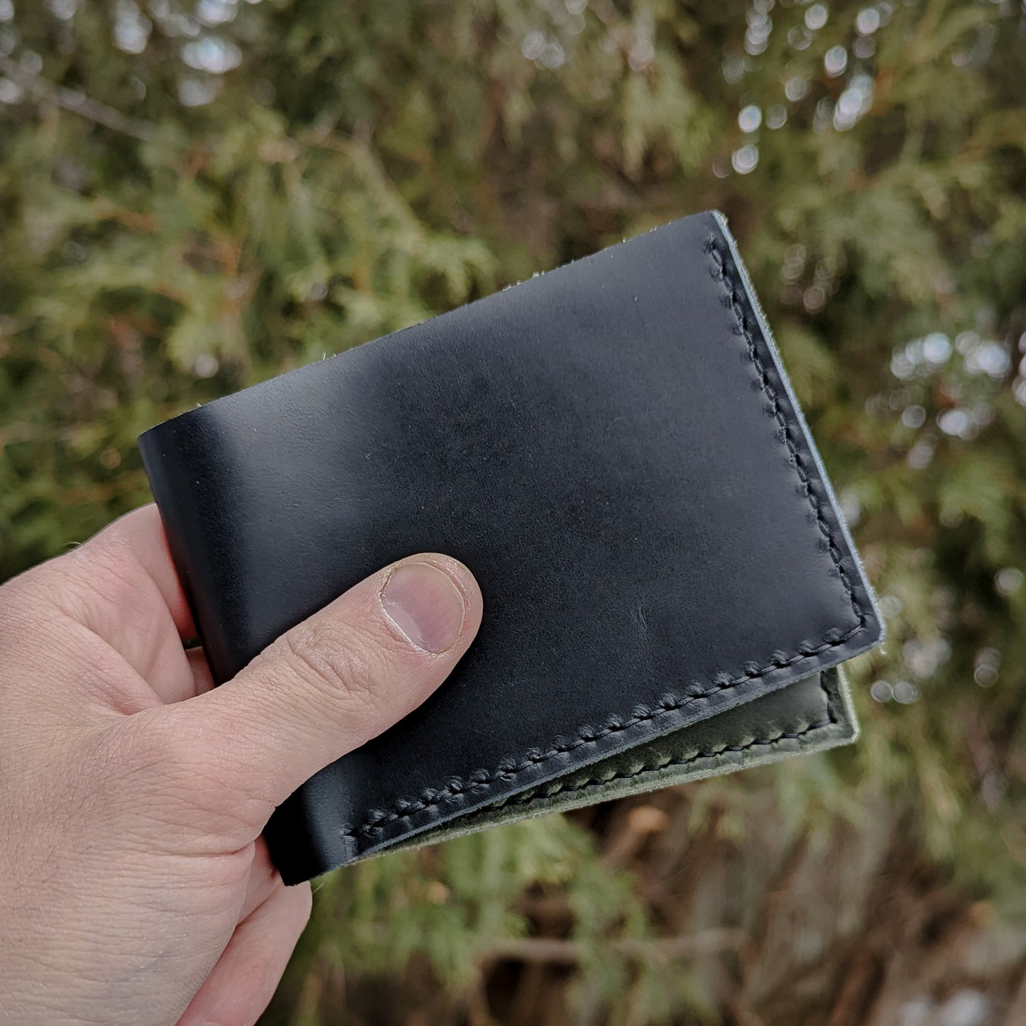 6 Pocket Bi-Fold - Black/Olive